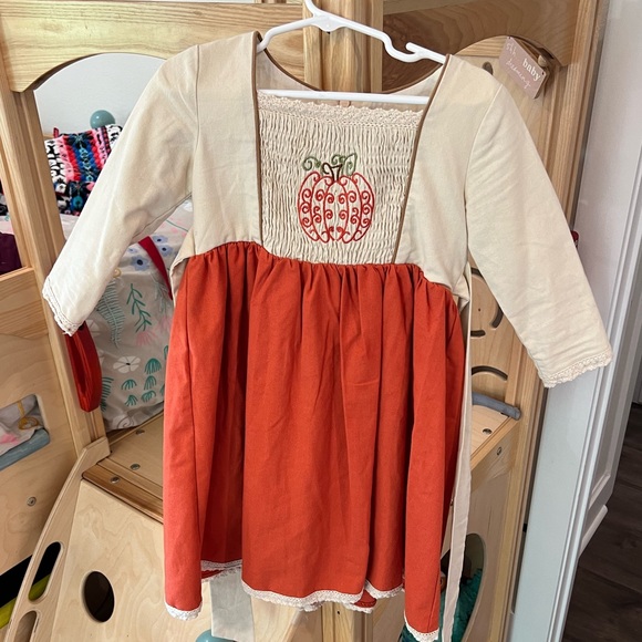 Size 6 embroidered pumpkin dress for fall/Thanksgiving - Picture 3 of 3